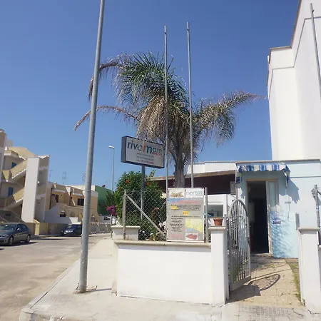 Ξενοδοχείο με διαμερίσματα Rivamare Ugento 3*